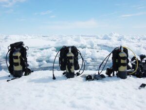 Sumergirse en las gélidas aguas del Ártico Canadiense