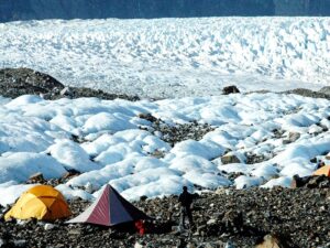 Sentir el latido de la naturaleza alojándote en un ice camp de lujo