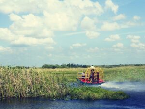 Recorrido en 4×4 y en bote de hélices