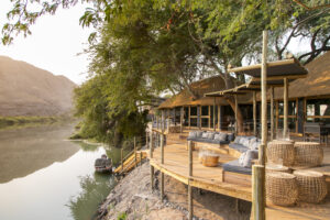 hotel a orillas del río Kunene